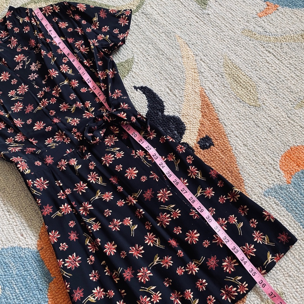 Tristan & Iseut I 90s I Floral Wrap Collared Mini Dress - Picture 5 of 16